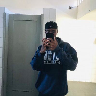 Jovem Rapper, compositor, criador de conteúdos e empreendedor.