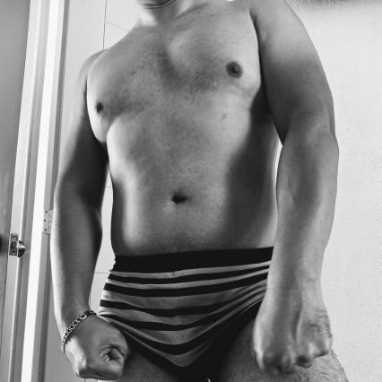 Hombre de León gto, con gusto por lo erótico, lo prohibido, el exhibiciónismo y lo inmoral. Material altamente explícito 18+.
Cuenta anterior @ElyPerversos.