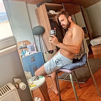 munchiesmood's profile picture. don't touch only watch