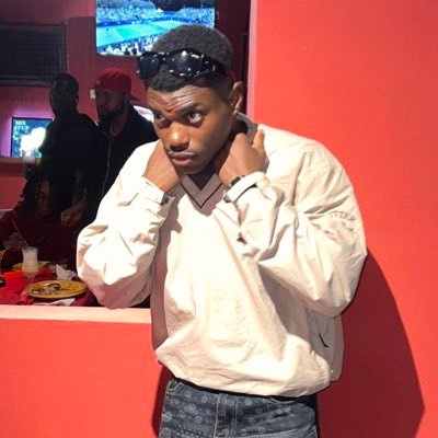 self-taught visual artist, my drawings are brazy (comms open)