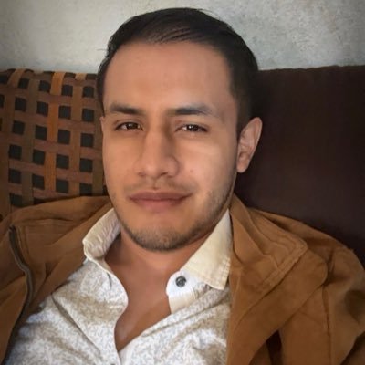 Ex estudiante sobresaliente, con el peor humor que te puedas imaginar.