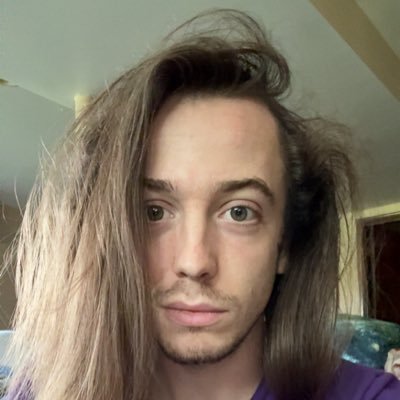 Hai.gaymer.singer.stoner.&that's all there is, there isn't anymore. #tenorpride #hornpride #bassclarinetpride