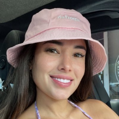 SkylarMae87's profile picture. who is with me