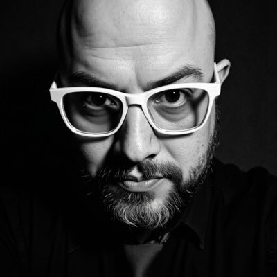 PhD. narrativa transmedia, cultura pop y UX. En mis ratos libres, ilustración y música electrónica.