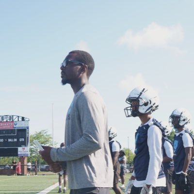 28. West Liberty Graduate. Wide Receivers Coach @KippColumbus. Stoic. Sneakerhead. Winner.