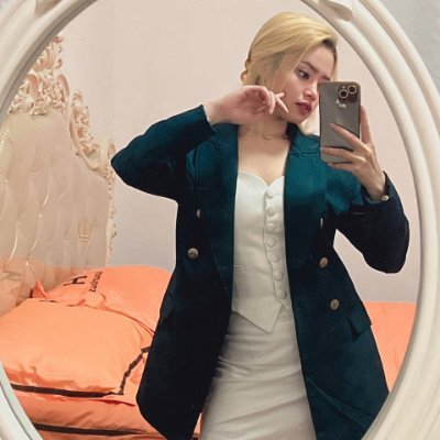 👗 Fashion Designer | Redefining Elegance with Every Design 💫
From sketch to runway, I strive to create fashion that empowers and inspires🚫PORN