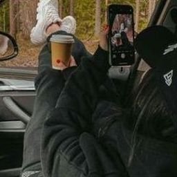 Uiqalvi374's profile picture. 