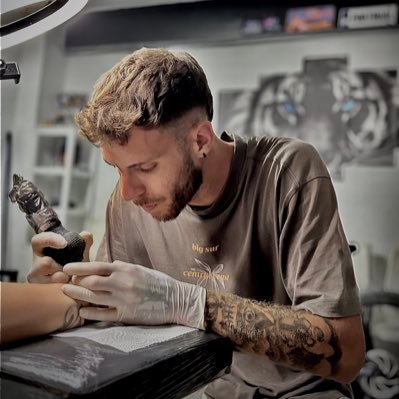 Martin, 28🇪🇸 Ex Mw2 spinner. Tattoo Artist ⚡✍ IG: @martinktattoos https://t.co/EyrmJXU8S6