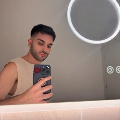 boy • il gin può non essere la risposta, ma vale la pena provare 🌈