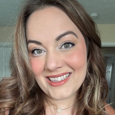 Progressive Youth Pastor. I tweet about Christianity, Cardinals ⚾️, and Reality TV. Enneagram 8w7. Founder @womeninYM
