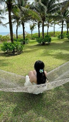 Decsxlliott's profile picture. I will admire you exactly as much, no more or less, as you admire me. I will love you in the strictest moderation.