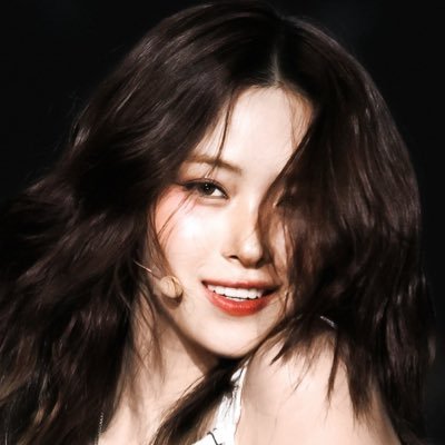 🖇There are two types of people in the world. And I don't like any of them, itzy is an exception ..