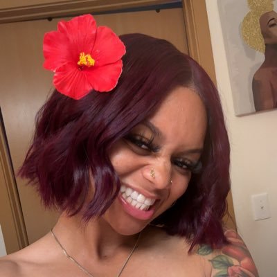 Sc: Carameldrop123•Ig/TikTok: SJ_Honey00•Wig Maker•Fashion Designer•Mother