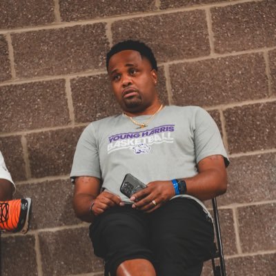 From N.C 919 , Former Pro bball overseas 🇸🇬🇦🇺🇦🇹🇸🇰🇪🇪🇮🇹🇮🇩🇹🇭📍Assistant Men's Basketball Coach at Young Harris college D2 !