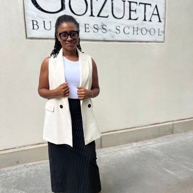 College Admissions Consultant & Essay Coach - I help students apply to universities for undergraduate and graduate programs!