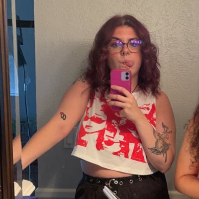 “kiss a blonde, kiss a friend, can a gay girl get a amen?” - mother (renee rapp) aries•virgo•cancer🧡🤍🩷