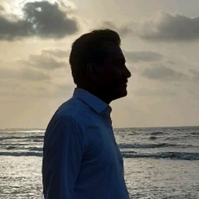 تو محنت کر، محنت کا صلہ جانے، خدا جانے،
تو دیا جلاکے رکھ، دیا جانے، ہوا جانے، خدا جانے۔