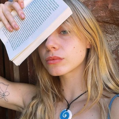 moonpetalette's profile picture. ⠀⠀⠀⠀⠀⠀𖦹 Alinéa🌙✨ dream weaver • moon-hearted soul soft-spoken spells & star-dusted sighs🕊️💭 ⠀⠀⠀⠀⠀⠀𖦹 𝒍𝒖𝒏𝒂❝half light, half longing ❞ whispers bloom