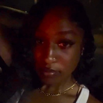 monicaaxoxoo's profile picture. 