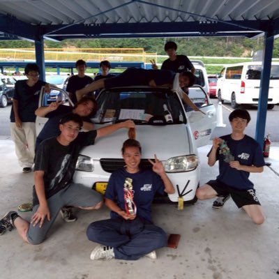 秋田県立大学(本荘キャンパス)自動車部APUMSCの公式アカウントです。ドリフト、ジムカーナ、オートテスト軽耐久レースをメインに活動しています! 新入部員随時募集中〜 部車:RV1→HA24(エンジンブロー)→HA23V(横転)→HA23V (横転)→HA23S 協賛:TAKUMIオイル様、株式会社セラメタ様
