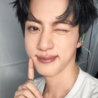 BTS fan account — 🇰🇷🇺🇸 OT7 with a soft spot for WWH you know. Loves RJ, dad jokes and tuna. #BTS #Jin @ARMYagainstALZ