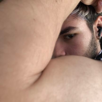 sou apenas um introvertido com muita criatividade tentando me reconstruir socialmente