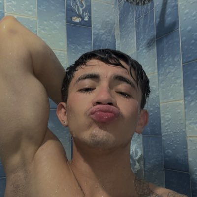 creador de contenido pero amateur no jajaja 90% hot y 10% niño bueno, 🥵🤙🏻 https://t.co/Fx9EtEr5jS