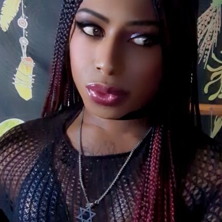 Black British x Cosy Gothicc x Librarian of Light - I adore Fighting Games x Paladins! 🏳️🌈 Member of the Fatal Fury Community ↙️ #CotW 🍓🍑👠👩🏾🎤⚡