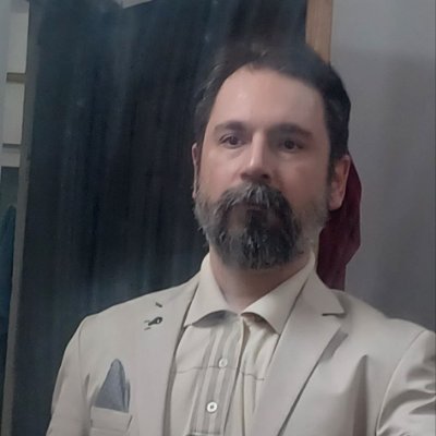 نویسنده و اهل پژوهش، #توسعه_وب
Content Marketer, blogger at https://t.co/jPnNO9gsDR
