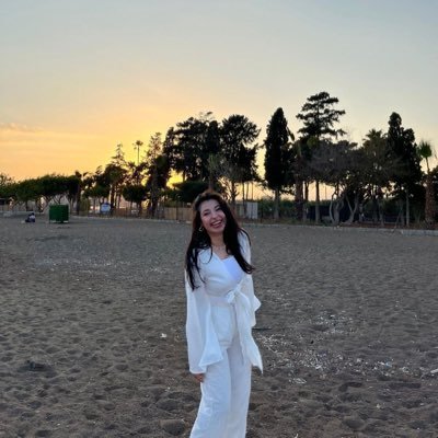 Aysedeninciler_'s profile picture. 