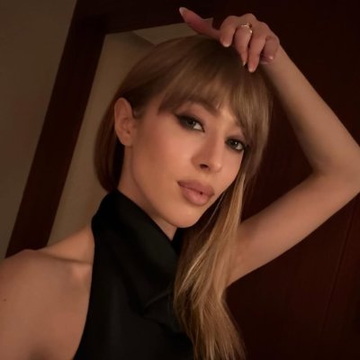 A Russian fashion designer specializing in luxury womenswear and high-end ready-to-wear tailoring.
Creating wardrobes for women with elegance and strength💫
