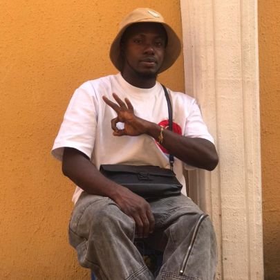 SammyR15349's profile picture. I do house painting for living and house cleaning  please patronize me 081 64077514 text me on whatsapp or call me 🤙 📱