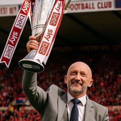 @FoolsRushInSTFC podcaster, known happy clapper, Up the Swinnnn! loves 3 sugars in his coffee (yes 3).