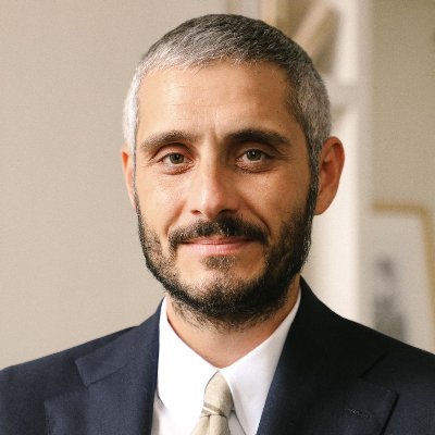 Je suis avocat pénaliste. Je ne fais pas de droit social, pas de divorce, pas d’affaires « à côté ».
Mon terrain, c’est le pénal.