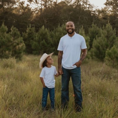 Teacher & Coach at Magnolia Parkway Jr High!! 💜💜 Panthers baby!! Princeton Hendrix Mitchell 💙 CMU Alumni👨🏾🎓 Former All-American!