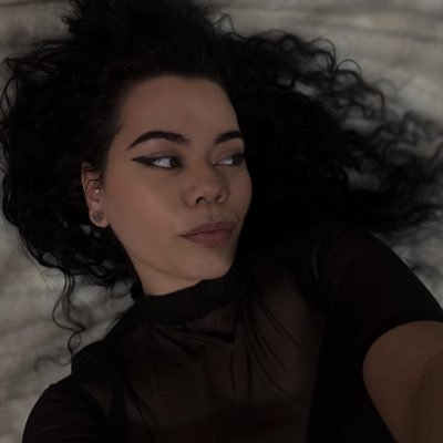 Twitch Affiliate ✨ | Horror & Indie game streamer 🖤 | Email: Raesrixttv@gmail.com
