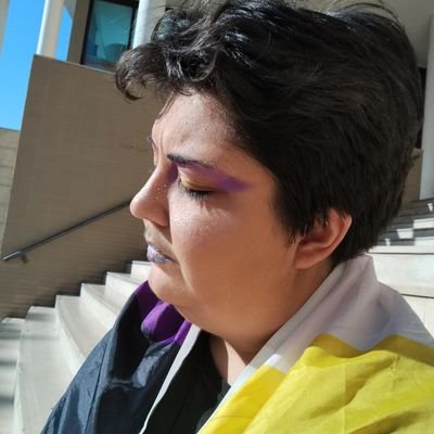 Mica_no_gender's profile picture. make up artist