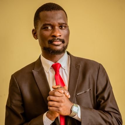 Entrepreneur ,Gestionnaire,Stratége en marketing & gestion de projets,Conseiller en vente,Coach art oratoire, Fond de new face of leader et Positiviste 🤐😇