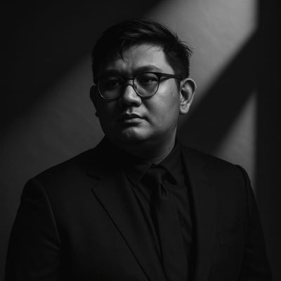 Hidup sungguh sangat sederhana, yang hebat hanya tafsirannya.