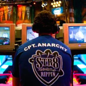 1 of 13 @MLG @Halo Pros to $ell their soul for $250,000.0| Est. 2005| LeGendZ, Str8 Rippin, Carbon, H&E| Aspiring Esports Dev| BayMade510| Mamba4Ever| #LakeShow