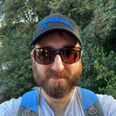Full-stack software engineer. Indie hacker. Computer vision enthusiast