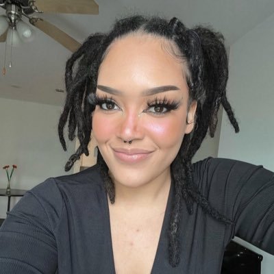 🎨 Creator | 🌙 Photorealism self-taught artist. I see beauty in every face …… I love traveling a lot