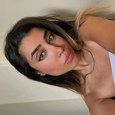 AnisMovahedi's profile picture. step by step🤍