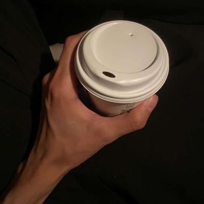 ptw3h's profile picture. " الحمدلله اني محفوف بكل هذا الحب و سعيد بذلك ❤️❤️".