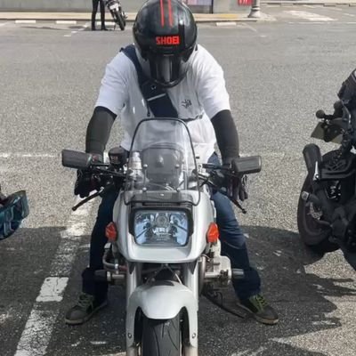 GSX1100S KATANAとNinja250とビート所有
Old Mercedes CLUB所属
揚げピザNinomaeya 副店長