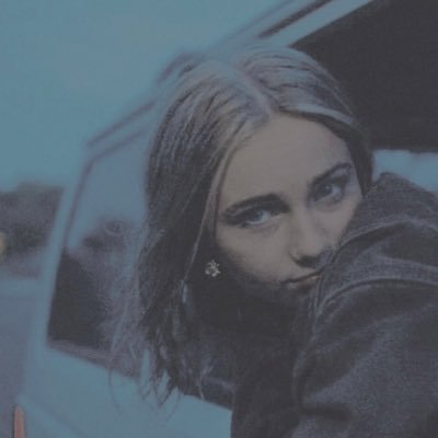vxleria_von's profile picture. brainiac • definitely smarter than u 🧠💕