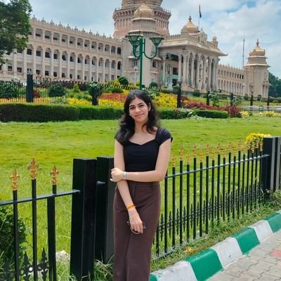 yaminiimasand's profile picture. 