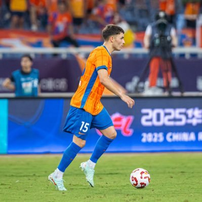 Jugador de fútbol profesional en el Shandong Taishan F.C. 🇨🇳Internacional Sub-16, sub-17 y sub-19 con España.