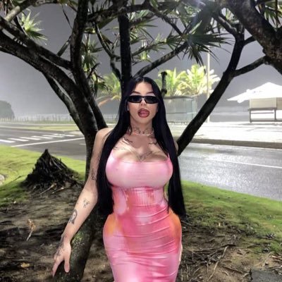 Hello dear 🥰I'm the available shemale now I'm in for sex and massage service and sex masturbating video call at low cost🍆🍑