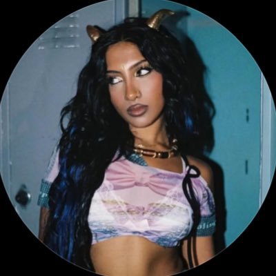 18 🇨🇻 | ur fav virgo 🌙 online diary 📓i just exist, play sims & talk shit, idgaf 😚 #therealest 📸⭐️ priv ; @bluntsncream